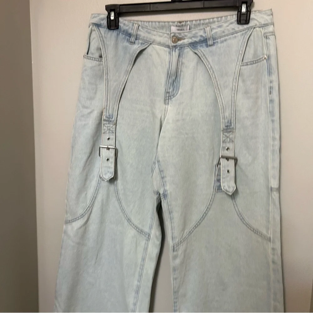Forever 21 Women 30 Mom Low‎ Rise Light Wash Denim Baggy Buckled Jeans EUC Boho